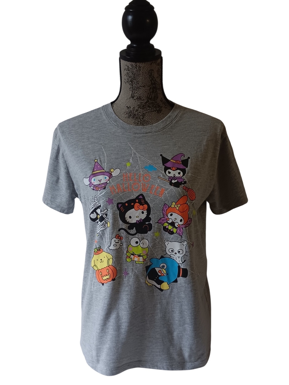 Hello Kitty and Friends halloween characters women's gray short-sleeve size XS
